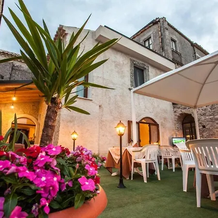 Ousia Bed & Breakfast *