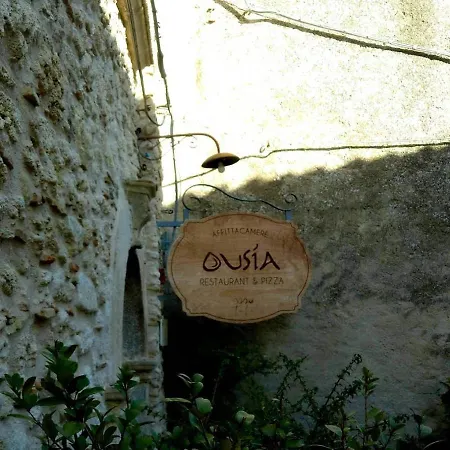 לינה וארוחת בוקר Ousia ג'ראצ'ה